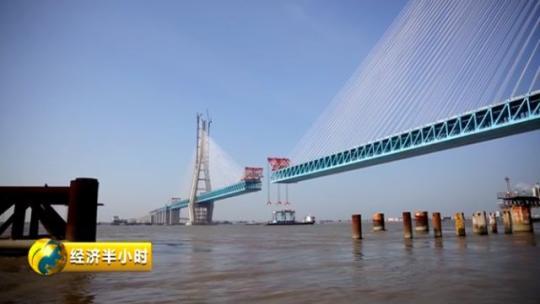 燃！中國(guó)大橋?qū)覄?chuàng)世界之最，原來(lái)是有這種“大力士”！滬通全球